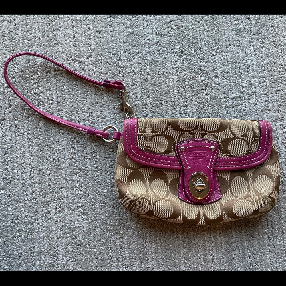 Hot pink / fuschia Coach wristlet with front latch pocket EUC